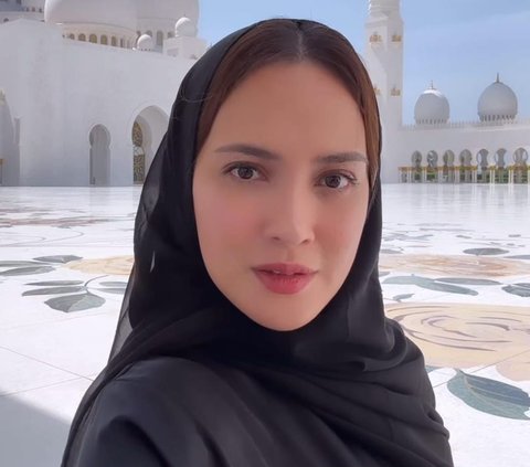 Potret Cantik Shandy Aulia Pakai Kerudung saat Liburan di Abu Dhabi, Netizen 'Mualafkah?'