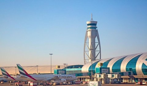 Dikutip dari Khaleej Times, Dubai Airports membatalkan 45 penerbangan akibat hujan deras dan angin kencang ini.
