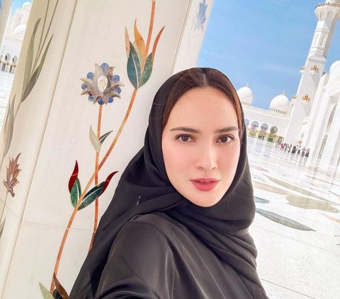 Potret Cantik Shandy Aulia Pakai Kerudung saat Liburan di Abu Dhabi, Netizen 'Mualafkah?'