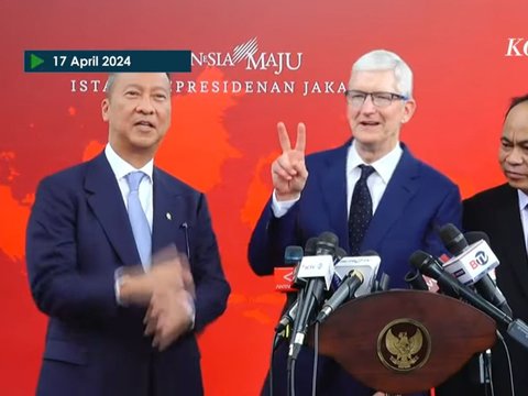 Apple CEO Tim Cook's Style When Meeting Jokowi at the Palace, Showed the Two-Finger Salute