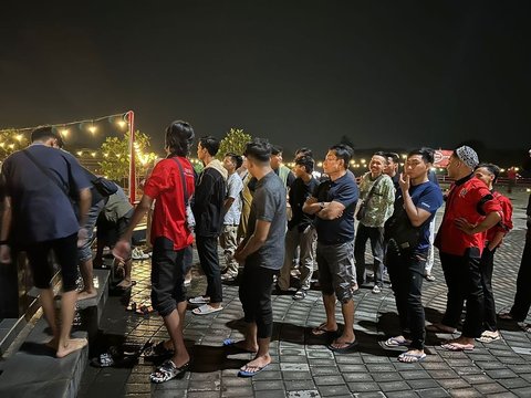Punya Jabatan Mentereng, Eks Panglima TNI Tetap Antre Wudhu Seperti Warga Biasa, Netizen Salfok ke Celananya