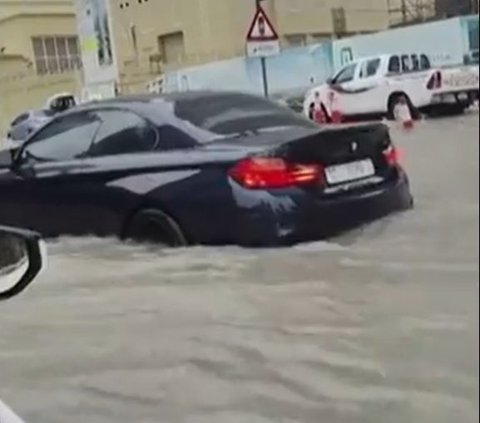 Dubai Flooded by Floods, Streets Turn into Rivers and Airport Runway Submerged