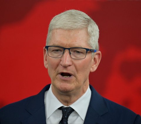 FOTO: Gaya CEO Apple Tim Cook Bertemu Jokowi, Tampil Rapi hingga Acungkan 2 Jari