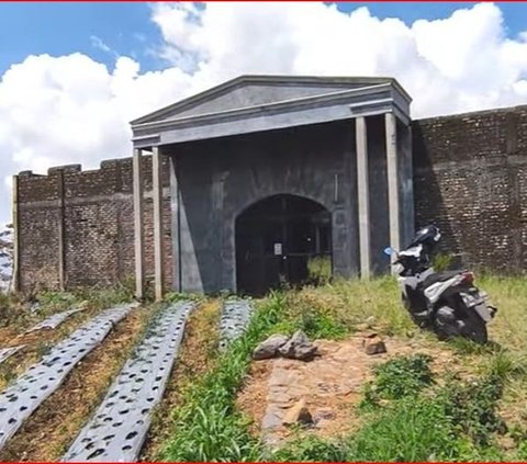 Bangunan Benteng di Temanggung Ini Letaknya Terpencil di Puncak Bukit, Begini Penampakannya