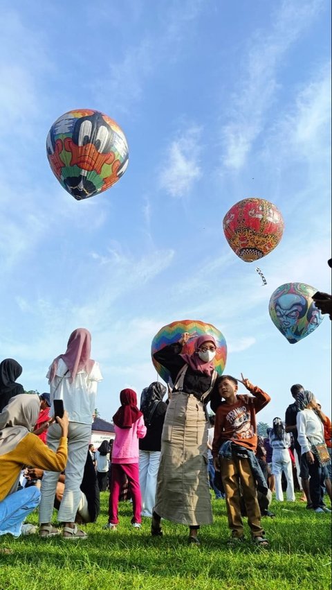 Penampakan 15 Balon Terbang di Jalur Penerbangan Terpadat Kawasan Pekalongan