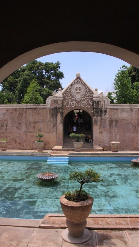 4.	Taman Sari