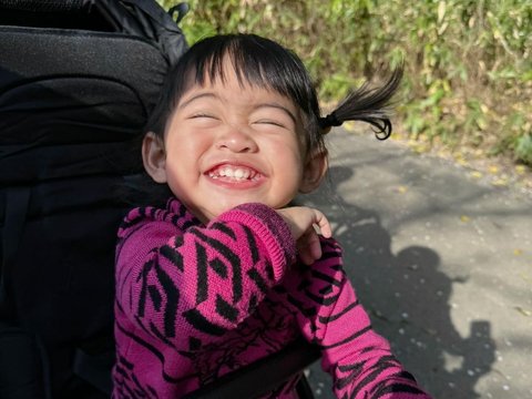 10 Gaya Moana Anak Ria Ricis Jalan-jalan di Jepang, Pose di Depan Kamera Gemesin Banget!