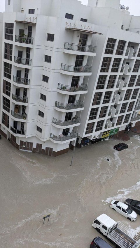 VIDEO Dubai Lumpuh Dilanda Banjir dan Badai, Terbesar Selama 75 Tahun, Sampai Pasokan Listrik dan Air Padam