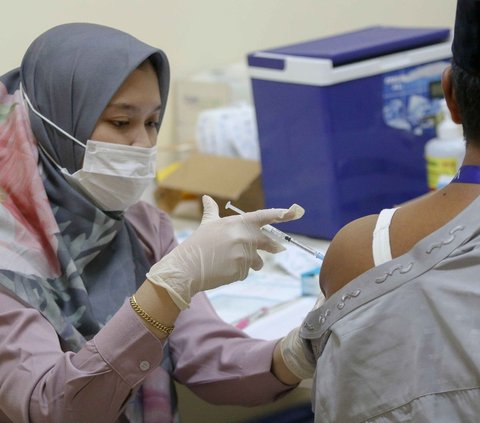 FOTO: Calon Jemaah Haji Ikut Vaksinasi Meningitis, Ini Manfaatnya