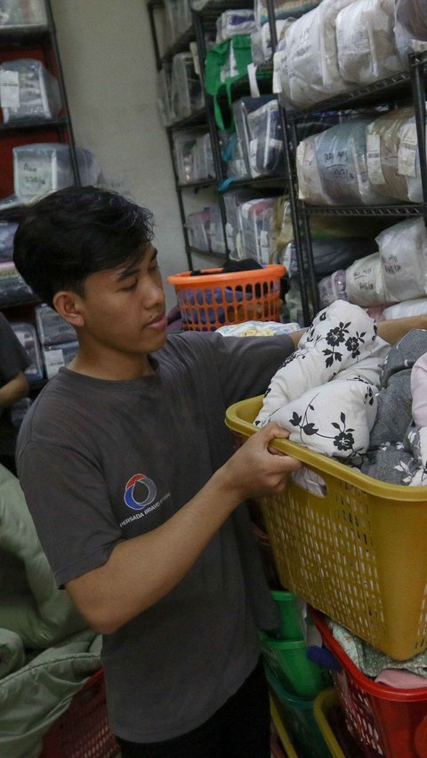 FOTO: Berkah Lebaran, Permintaan Layanan Laundry Melonjak 2 Kali Lipat