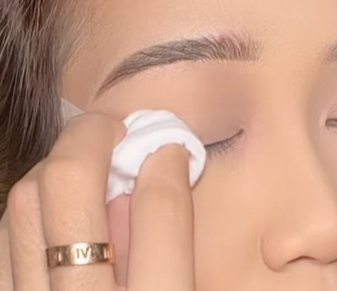 Band-Aids and Cotton, the Key to Neatly Graded Eyeshadow