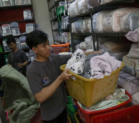 FOTO: Berkah Lebaran, Permintaan Layanan Laundry Melonjak 2 Kali Lipat