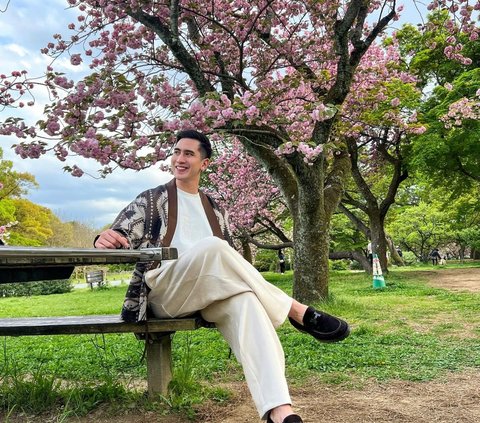 10 Gaya Verrell Bramasta Liburan di Jepang, Penampilannya Selalu Keren Hingga Disebut 'Dewan Terganteng'