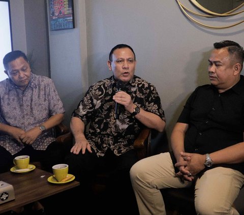 Mantan ajudan Menteri Pertanian (Mentan) Syahrul Yasin Limpo (SYL), Panji Harjanto mengungkapkan terdapat permintaan uang sebesar Rp50 miliar oleh mantan Ketua KPK Firli Bahuri kepada SYL.