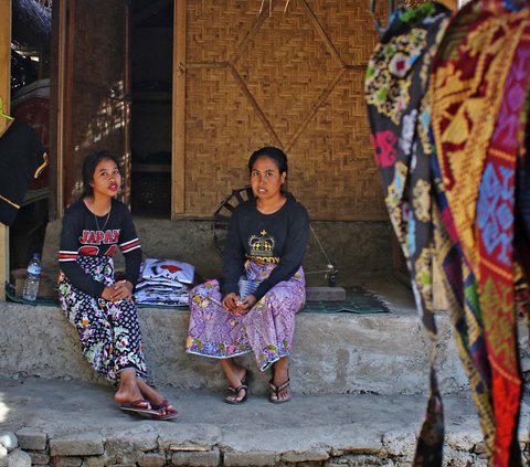 Mengunjungi Desa Sade di Pulau Lombok, Rumah Bagi Masyarakat Suku Sasak yang Setia Pertahankan Budaya Leluhur