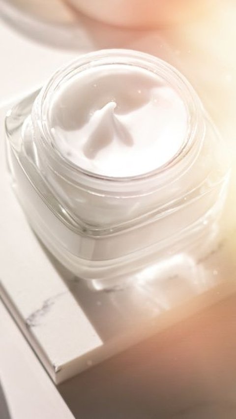 10 Rekomendasi Skincare Cream Wajah dengan Kandungan Niacinamide Terbaik Edisi 2024<br>