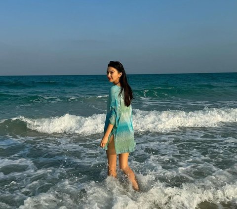 Looking Beautiful while Enjoying the Waves at the Beach, Raline Shah's Outfit Makes a Distracting Impression