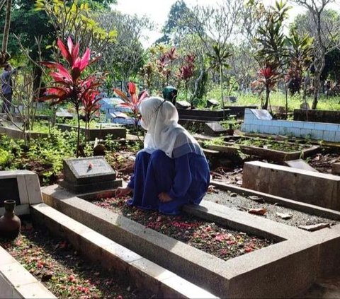Collection of Ants Forming the Word of Allah on Mother's Grave, Child Reveals Deceased's Amazing Practices During Her Life