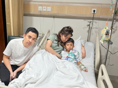 Ayu Dewi's Sorrowful Confession When Her Second Child is Being Treated Intensively at the Hospital