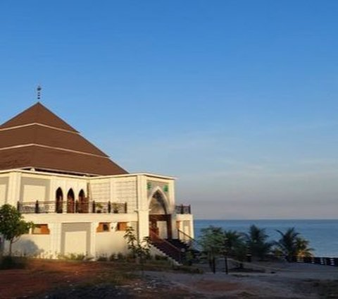 Megahnya Masjid Nur Abdillah Serang, Viewnya Langsung Laut Lepas