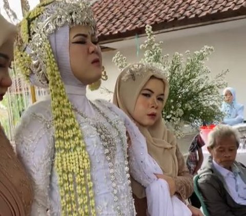 Viral Momen Pengantin Wanita Tetap Jalani Pernikahan Meski Tengah Sakit, Aksinya Bikin Haru Warganet