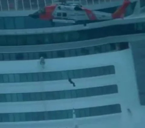 Viral Moment of Pregnant Mother's Evacuation from Disney Cruise Ship by Helicopter