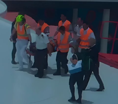 Viral Moment of Pregnant Mother's Evacuation from Disney Cruise Ship by Helicopter