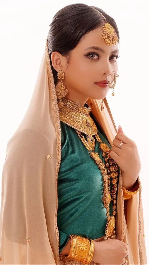 Jalani Foto Prewedding Ala Bollywood, Penampilan Calon Suami Putri Isnari Disorot