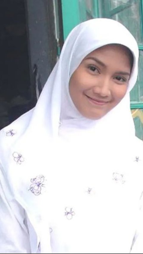 Aulia Sarah appeared differently with a hijab in the Pesantren Rock n Roll Season 1 soap opera.
