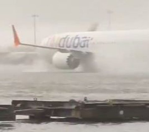 Bandara Dubai Terendam Akibat Banjir Langka di Uni Emirat Arab