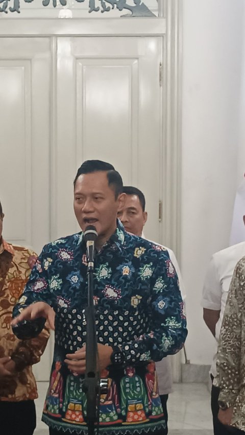 Gaya Menteri AHY Bicara dengan Anak Buah Hangat Diselingi Canda Tawa