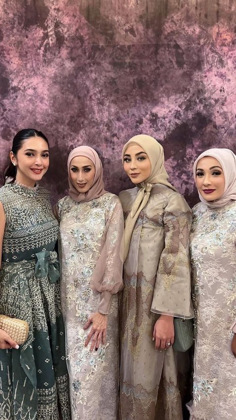 5 Model Dress Kondangan Hijab ala Artis Indonesia, Anggun dan Mewah