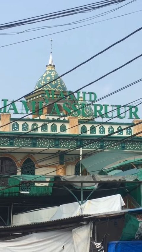 Sisi Unik Masjid Jami Assuruur Kebon Jeruk, Bangunannya Khas Belanda Berhias Kayu Jepara
