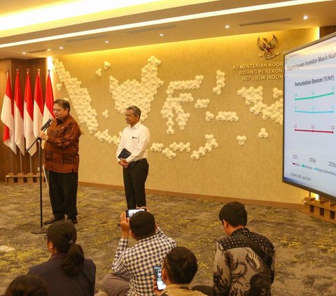 FOTO: Ekspresi Airlangga Angkat Bicara Soal Rupiah Lemah, Klaim Masih Lebih Baik dari Malaysia dan China