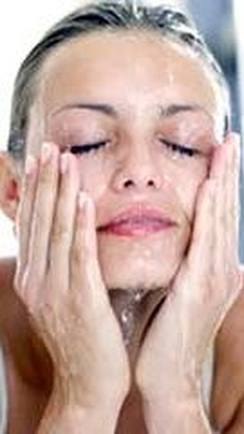 9. Pond's Ultimate Acne Control Facial Foam