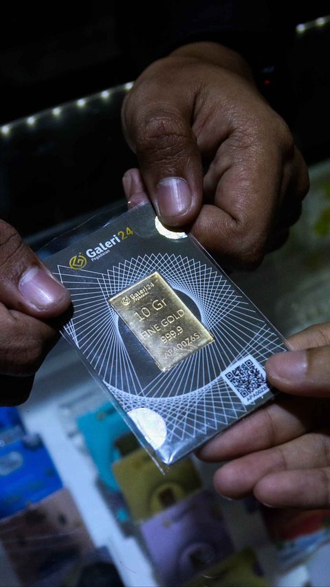 Merujuk pada data terakhir Kamis (18/4/2024), harga emas batangan Antam di Pegadaian sudah menembus Rp1.369.000 per gram. Liputan6.com/Herman Zakharia