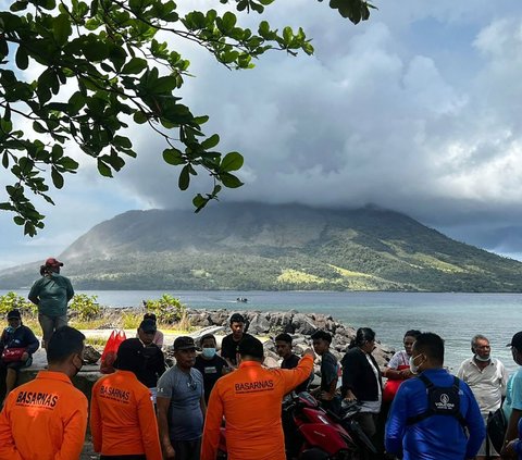 FOTO: Pantauan Gunung Ruang, Dampak Letusannya Berpotensi Picu Tsunami 25 Meter