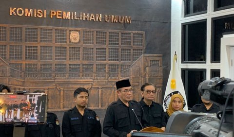 Ketua KPU RI Hasyim Asy'ari kembali dilaporkan ke Dewan Kehormatan Penyelenggara Pemilu (DKPP), Kamis (18/4).<br>