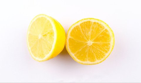 2. Lemon: Ampuh untuk Memudarkan Flek Hitam
