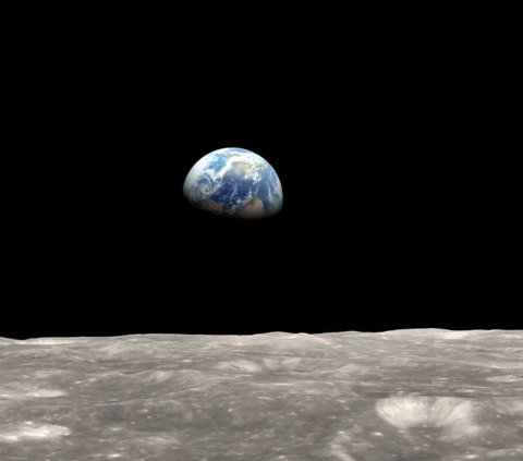Pesawat Luar Angkasa NASA Memotret ‘Papan Selancar’ Misterius yang Meluncur Melewati Bulan, Benda Apa Itu?
