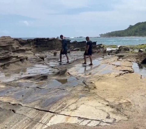 Indahnya Pantai Legon Pari, Bersih dari Sampah dan Pasirnya Putih