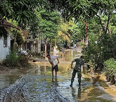 Banjir dan Longsor Landa Tujuh Kecamatan di Trenggalek, Rumah Warga dan Masjid Alami Kerusakan