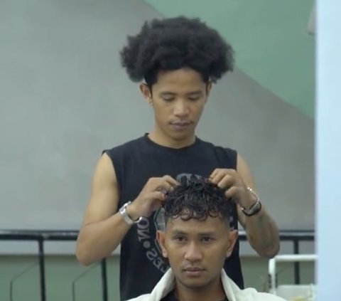 Seorang Pekerja Barbershop Kaget Dicari Tim Prabu Polrestabes Bandung, Ending-nya Ganteng-ganteng Semua