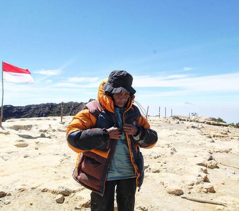 Nenek pendaki i asal Pekalongan, Jawa Tengah ini bernama Wahyuni. Ia akrab disapa Mbah Yuni.