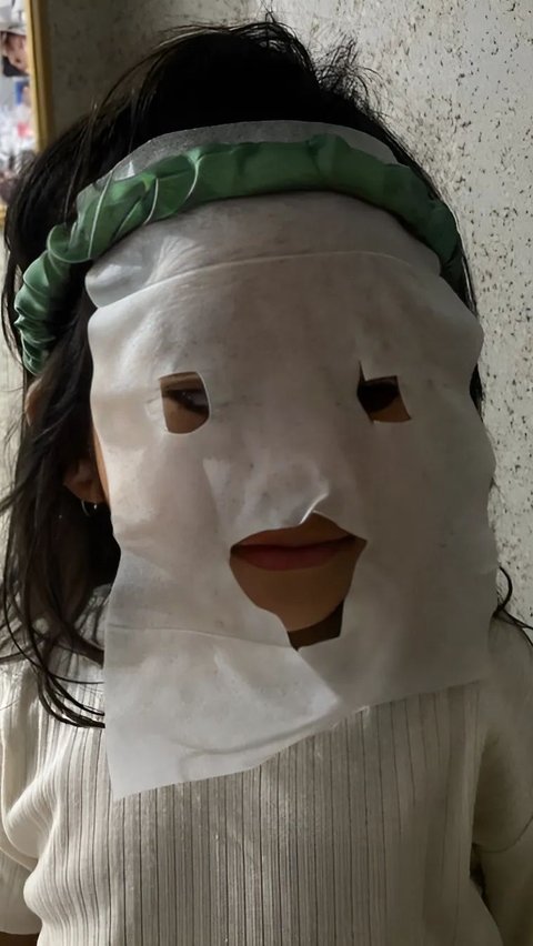 Ayah Kreatif, Bikin Sheet Mask Sendiri karena Anak Merengek Minta Pakai