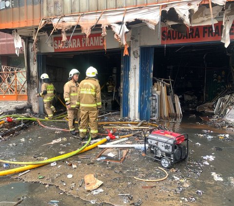 FOTO: Begini Kondisi Ruko di Mampang yang Ludes Terbakar, 7 Orang Tewas