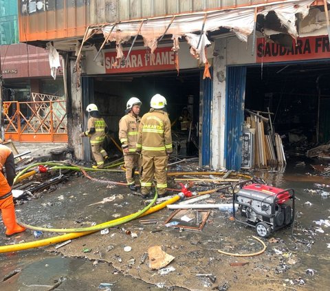 Kebakaran Hebat Ruko di Mampang Prapatan Diduga Akibat Ledakan Kompresor di Basement