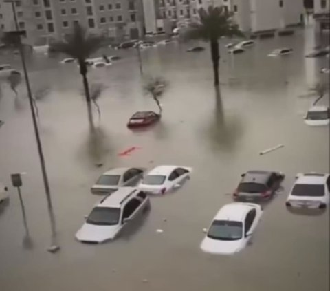 Viral Video Changing the Adhan, Heavy Rain Changes Worship Tradition in Dubai