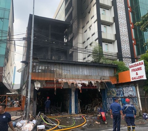 Cerita Pilu dari Mampang, Sekeluarga Tewas Terjebak di Atas Kobaran Api Kepung Lantai Bawah