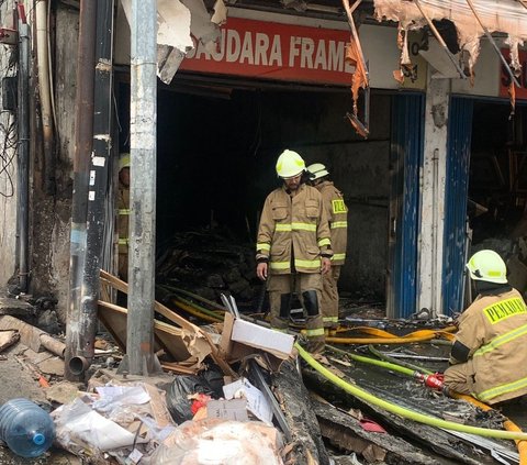 Cerita Pilu dari Mampang, Sekeluarga Tewas Terjebak di Atas Kobaran Api Kepung Lantai Bawah